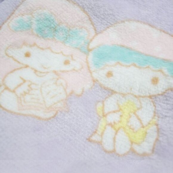 Sanrio Little Twin Stars Dream Plush Blanket Hoodie - Picture 3 of 3